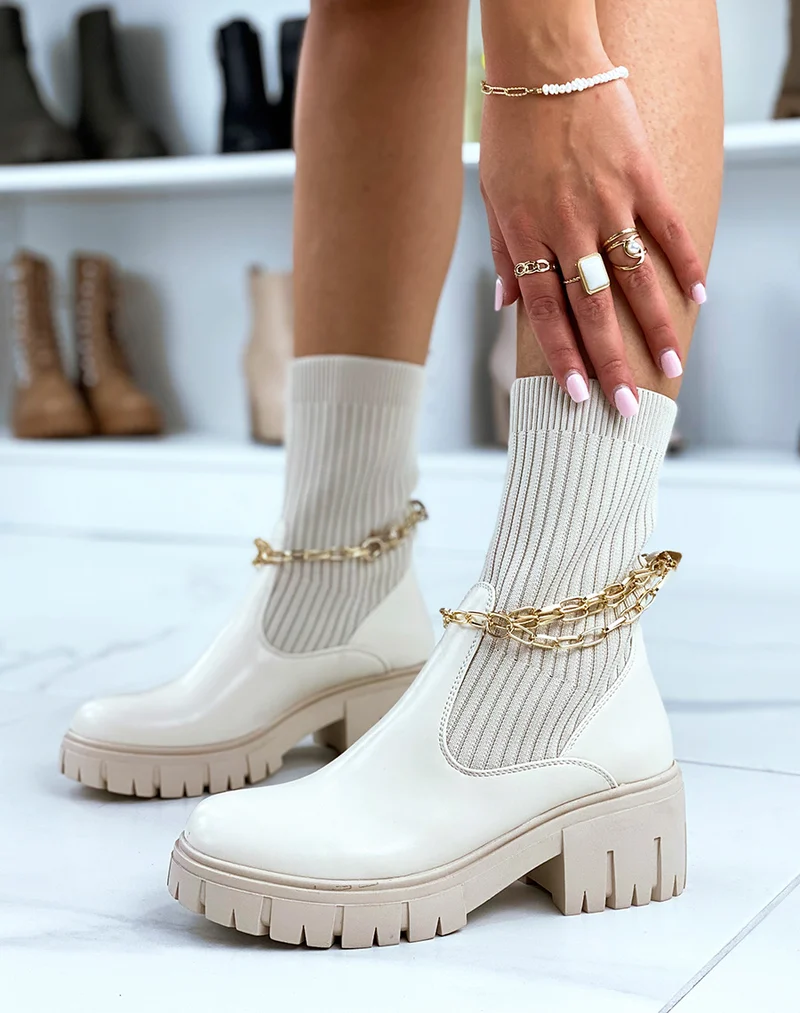 Bottines beiges montantes effet chaussette à fines chaines dorées