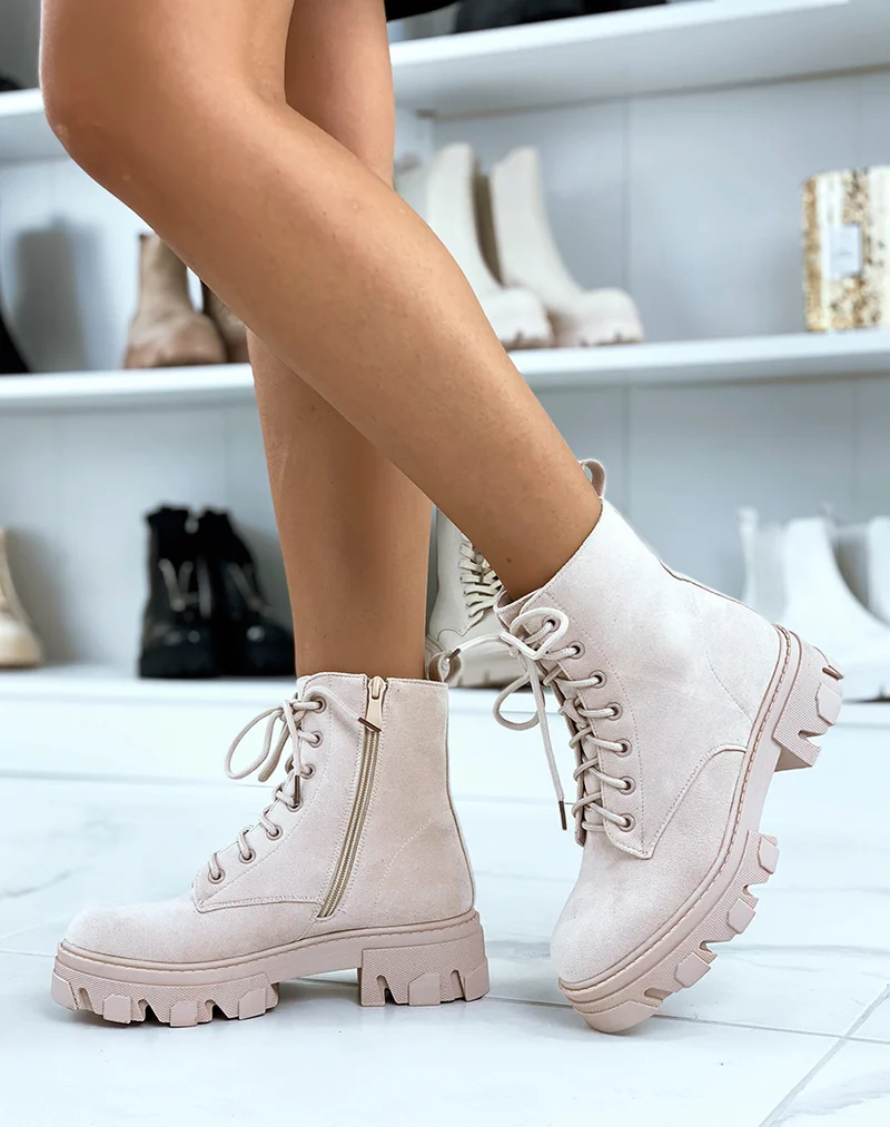 Bottines en suédine beige lacées à semelle crantée