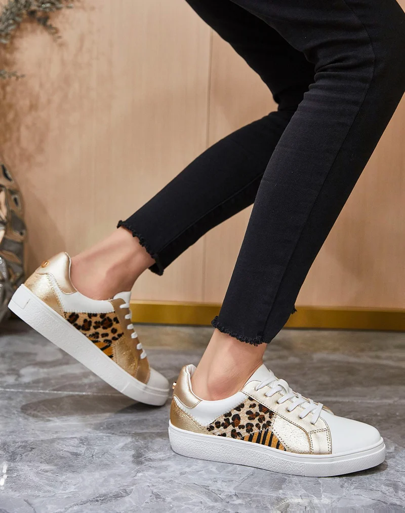 Basket blanche et beige à motifs animaliers