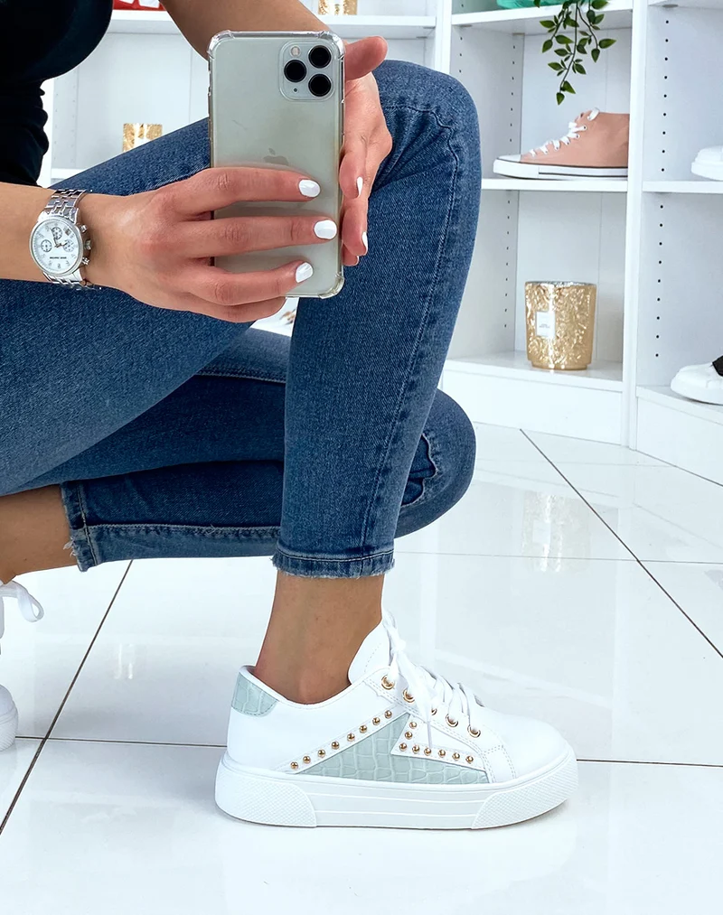 Baskets cloutés et à empiècement croco vert d’eau