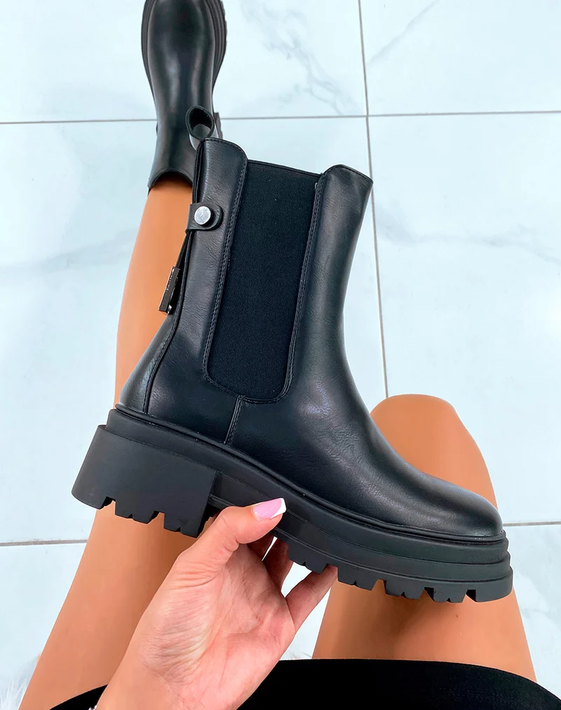 Bottines Noires Bi-Matière : L'Élégance à Votre Portée