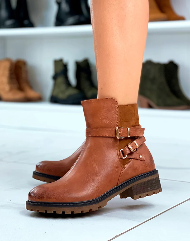 Sophistication au Quotidien : Bottines Camel avec Double Lanières Dorées