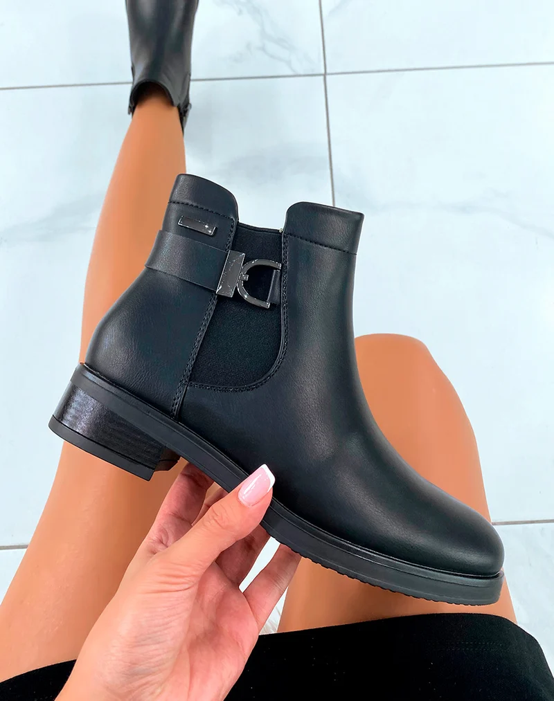Bottines noires à élastique et détail argentés