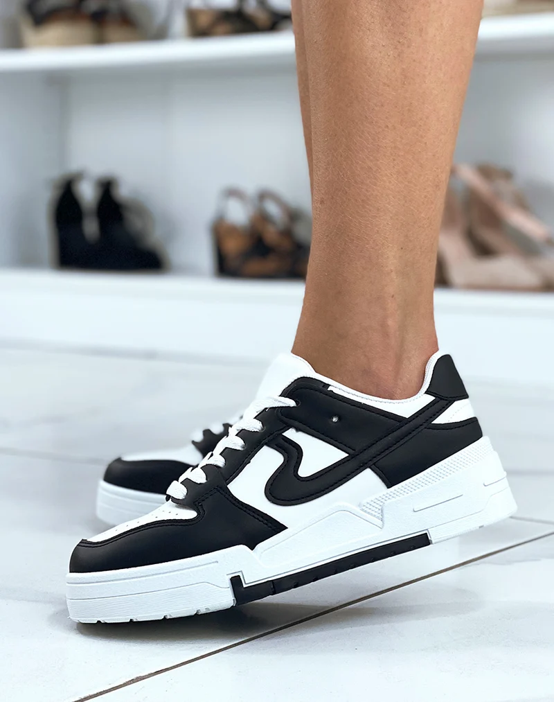 Baskets blanches et noirs
