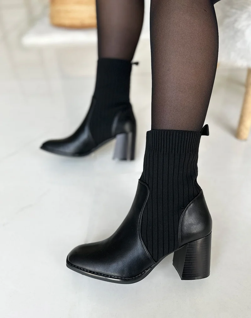 Bottines noires à talon et tige élastique