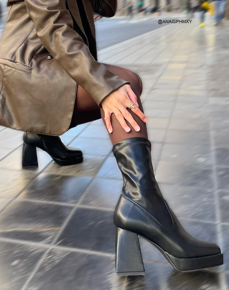 Bottines noires à talon et tige effet chaussette