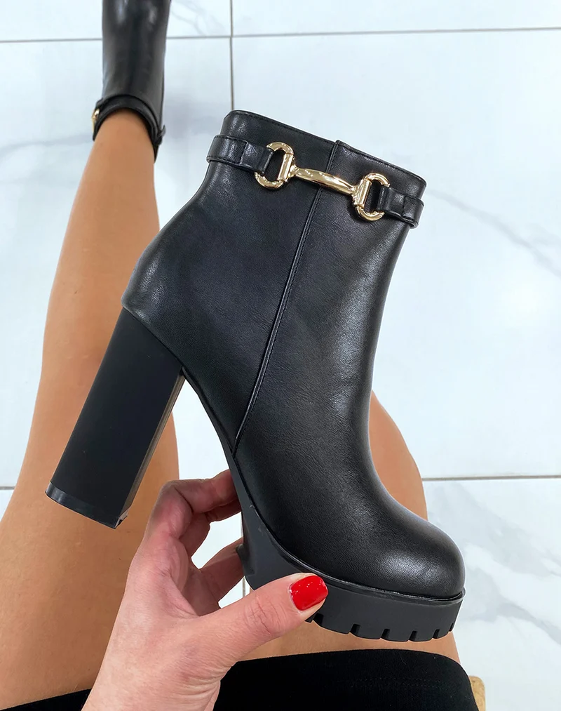 Bottines noires à talons et à détail doré