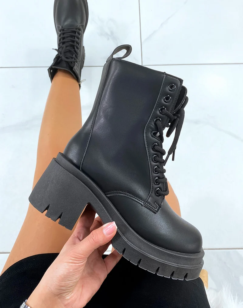 Bottines noires à lacets style rangers