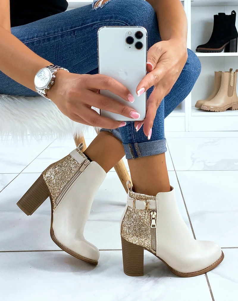 Bottines beiges à talons pailletées avec sangle