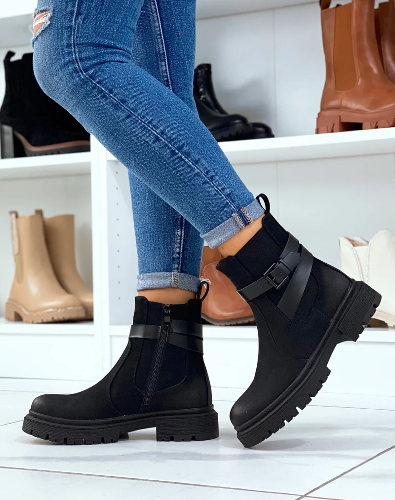 Bottines noir mat à détails en forme de boucles