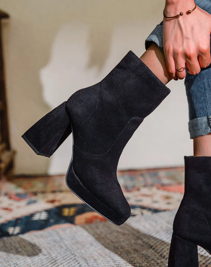 Bottines à talon et à plateforme en suédine noire