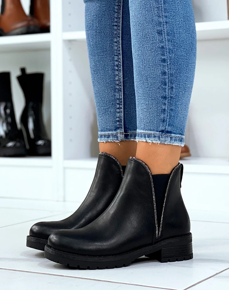 Bottines noires coupe pétale à liseré à strass