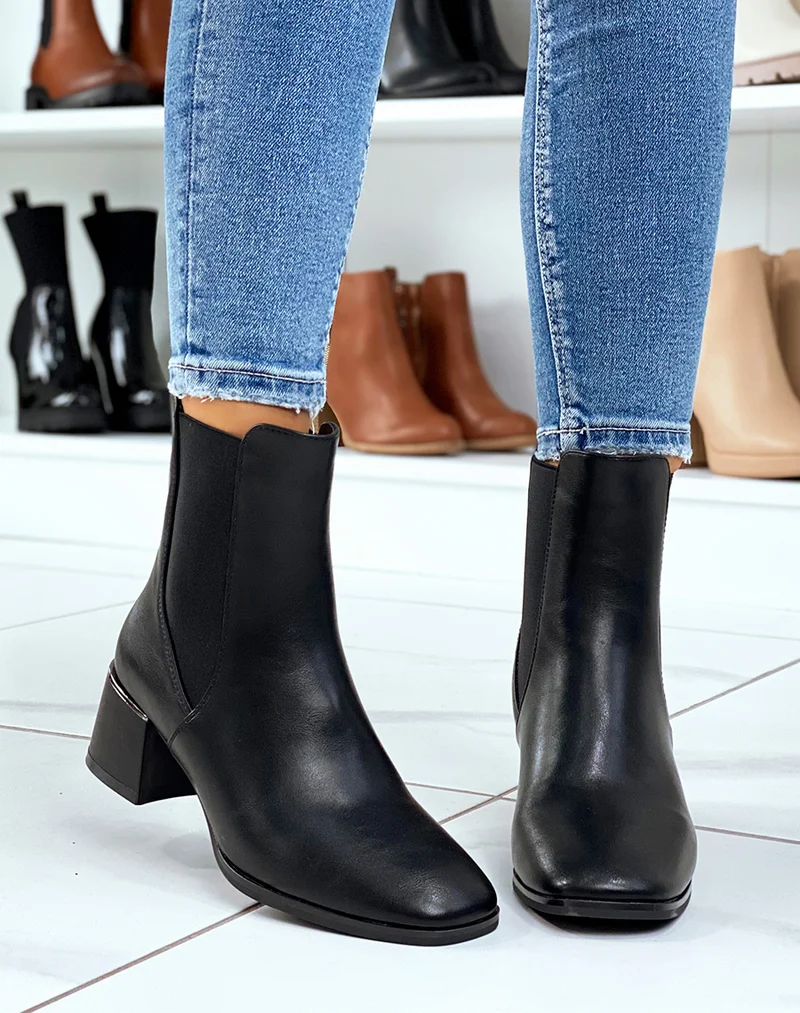 Bottines noires bout carré à talon à détail argenté