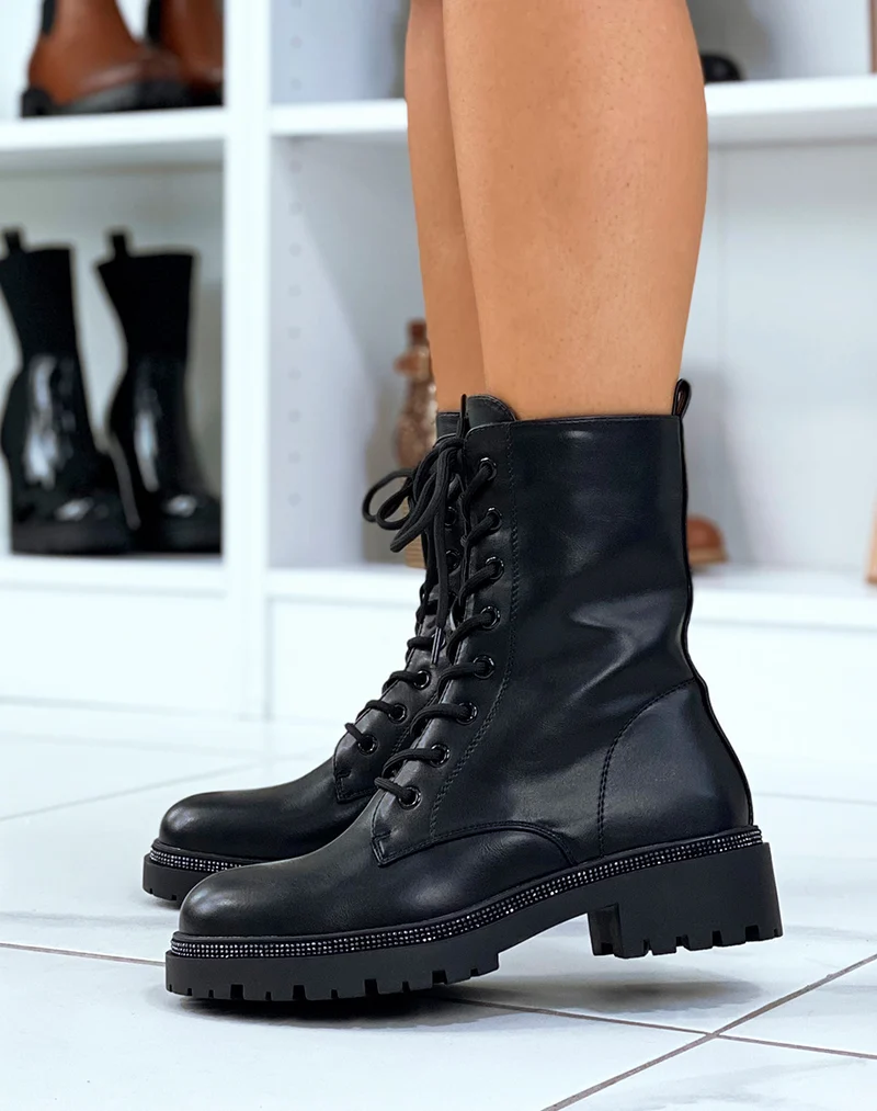 Bottines montantes noires à lacets et semelle à strass