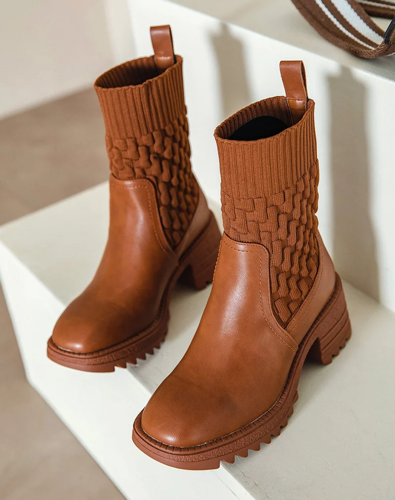 Bottines camel effet chaussette à talon épais à semelle crantée