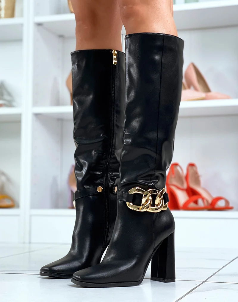 Bottes hautes noires à talon à chaîne dorée