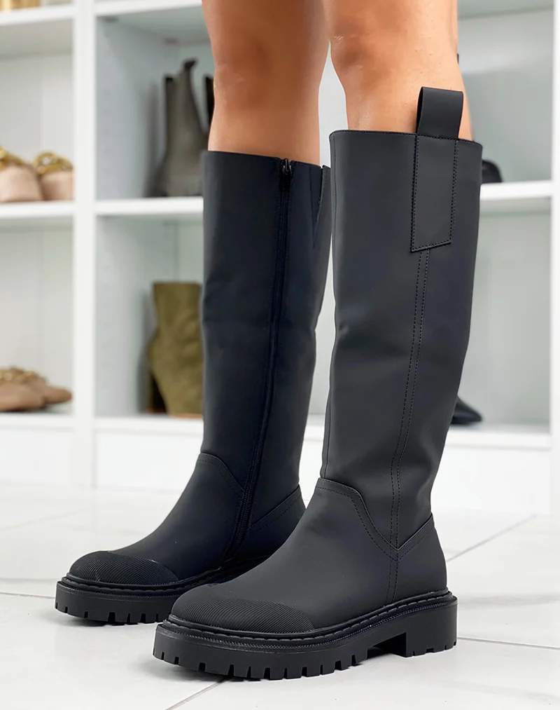 Bottes hautes noires gommées