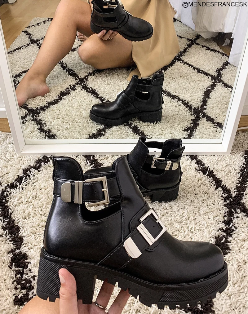 Bottines noires à semelles crantées et doubles brides