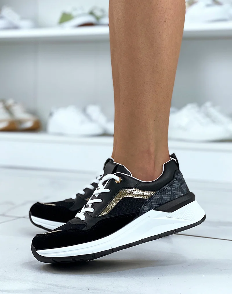 Baskets noires à multiples détails et empiècements