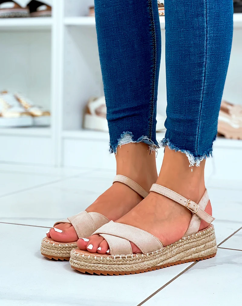 Sandales à plateforme et brides entrecroisées en suédine beige