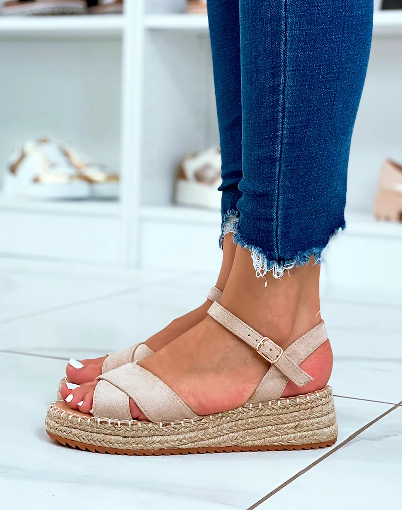 Sandales à plateforme et brides entrecroisées en suédine beige