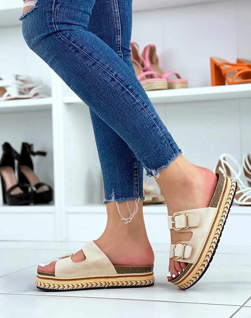 Mules plates beiges à double bride et semelle aztèque