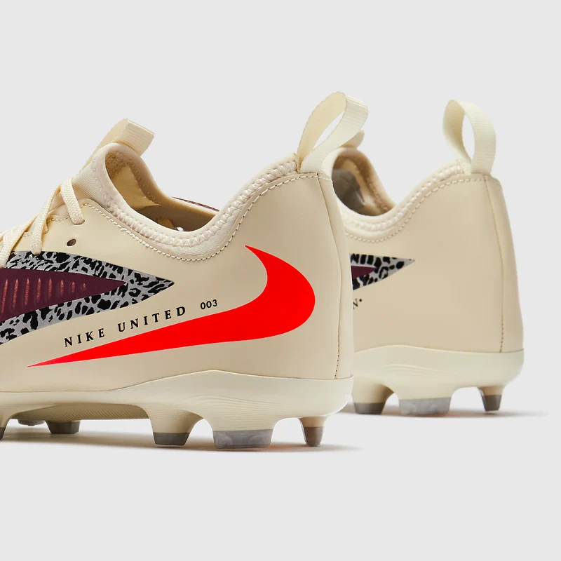 Nike Phantom 6 Low Academy FG/MG pour Enfant
