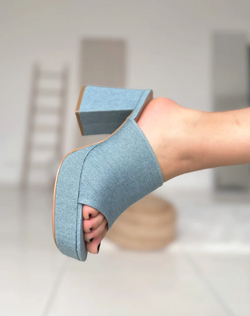 Mules en jean à gros talon et grosse plateforme