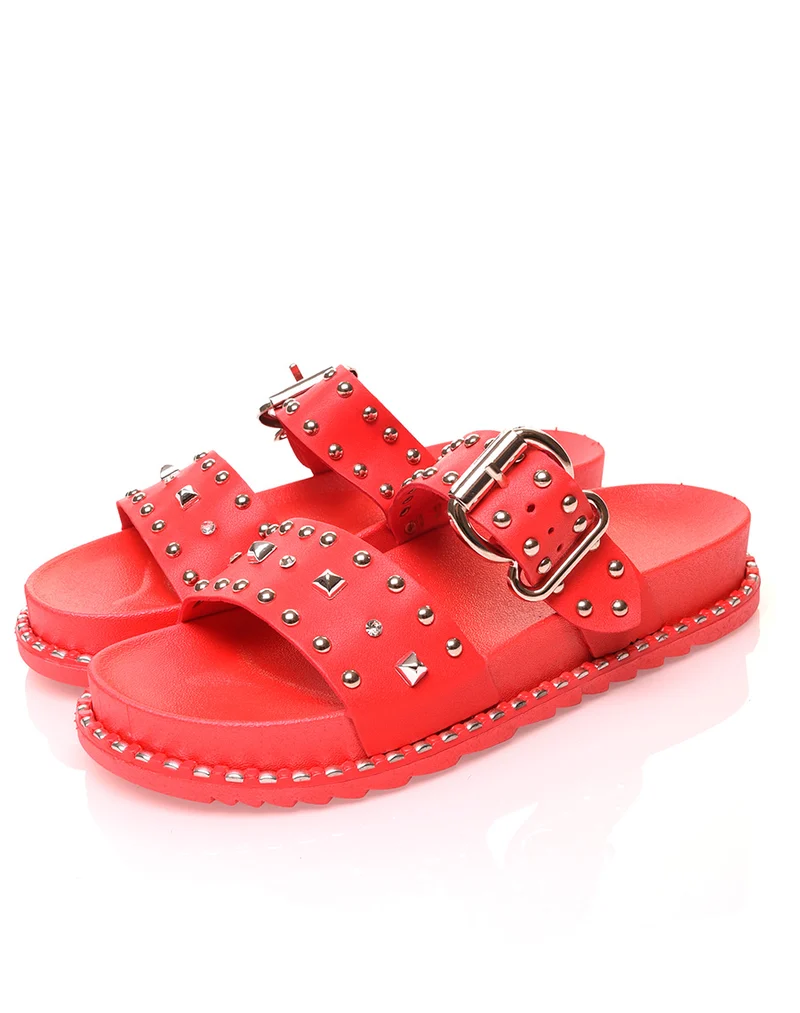 Sandales cloutés rouge à boucle