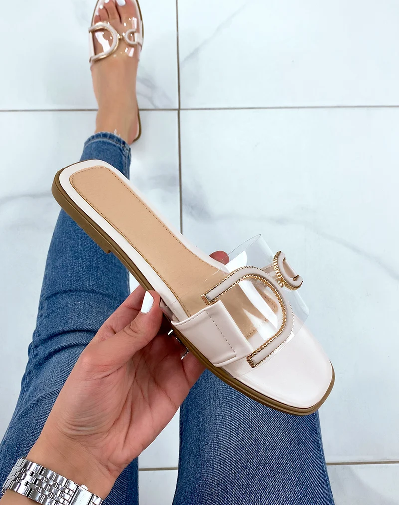 Mules plates beiges à bride transparente et bijoux doré