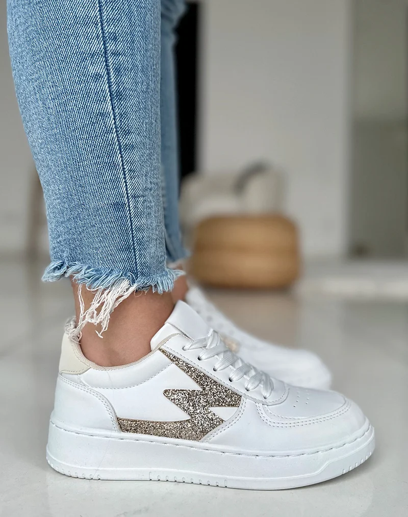 Baskets blanches à détails éclair dorés pailleté et empiècement beige