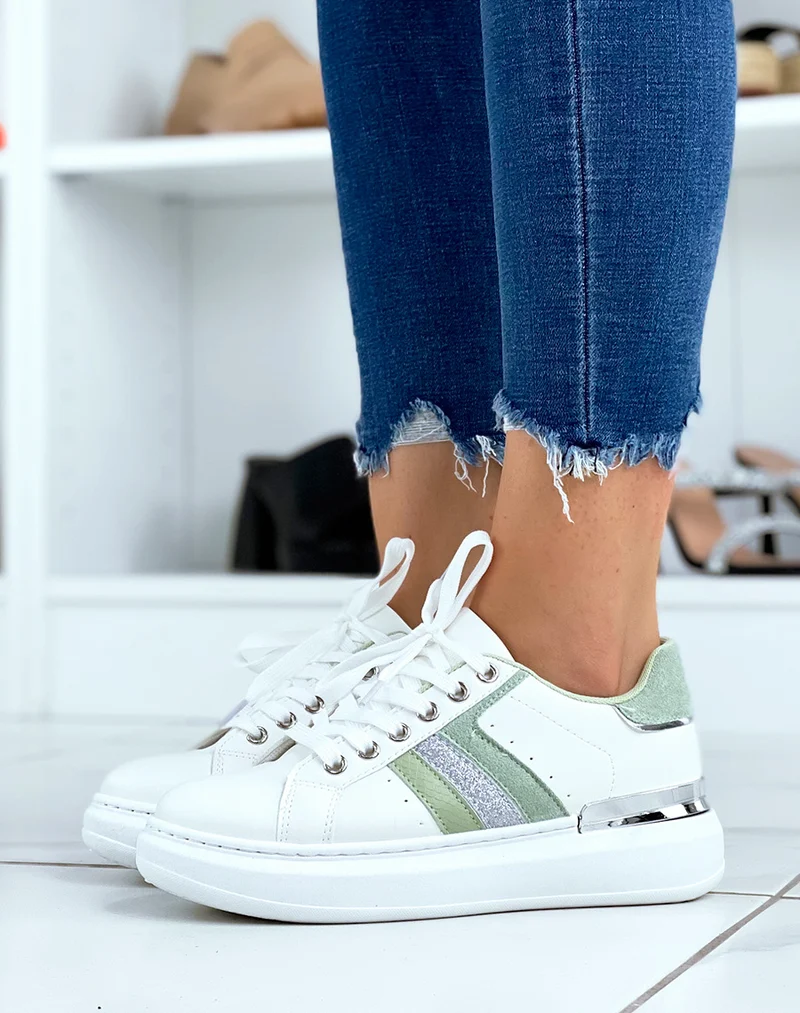 Baskets blanches à empiècements verts et argentés à paillets
