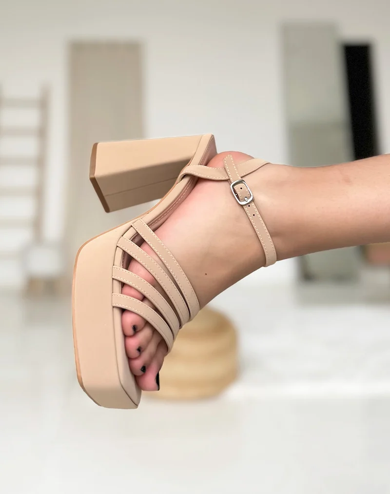 Sandales à plateforme et à talon beige épais