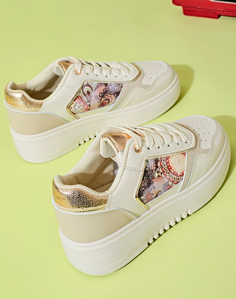 Baskets beige avec empiècement imprimé et taupe