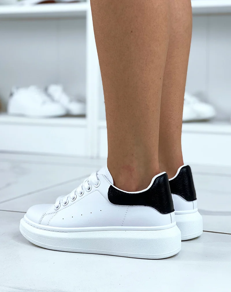 Basket blanches avec empiècement arrière noir