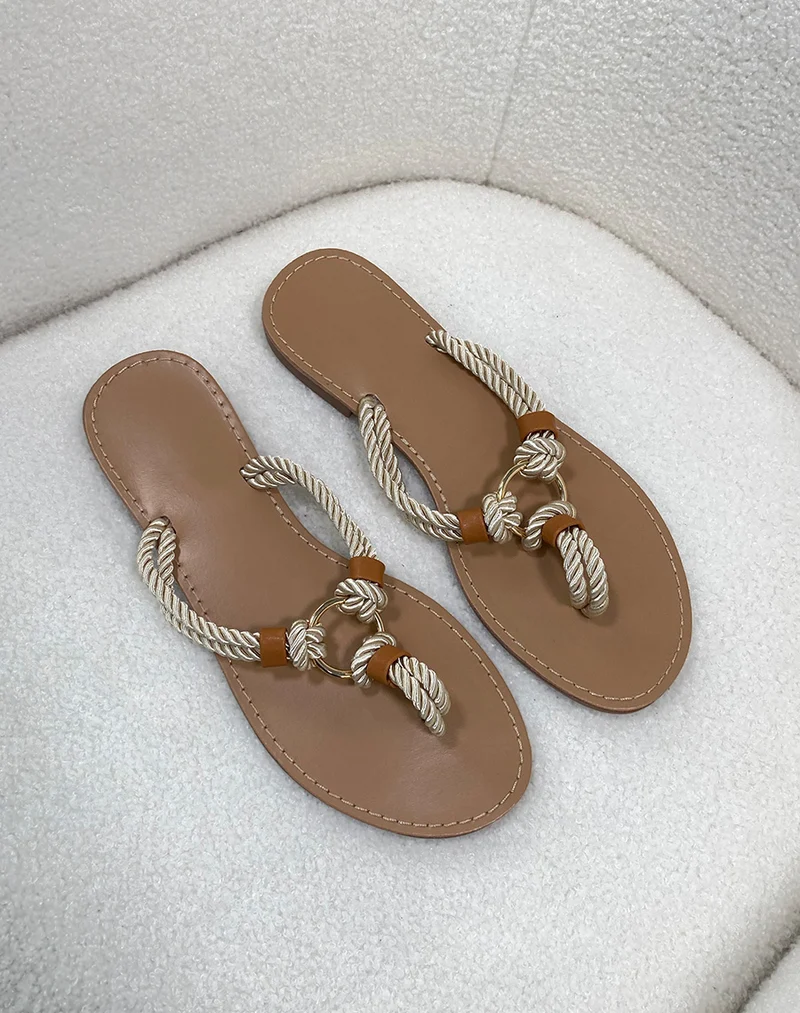 Nu-pieds beiges à lanières en corde tressée et anneau dorée