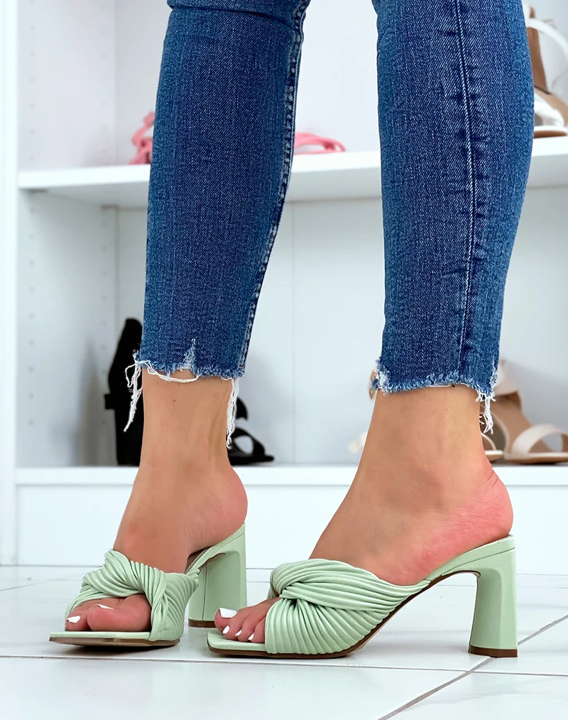Mules à talons verdeau avec une bride épaisse nouée