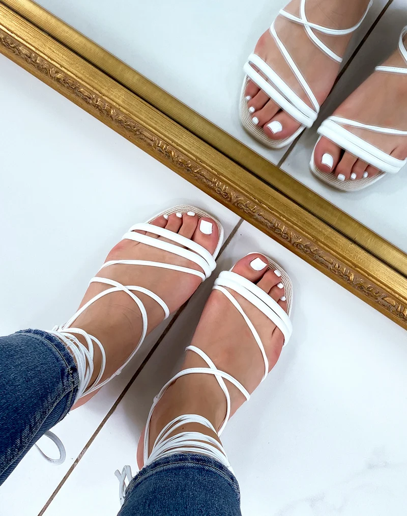 Nu-pieds blancs à multiples brides à semelle en jute