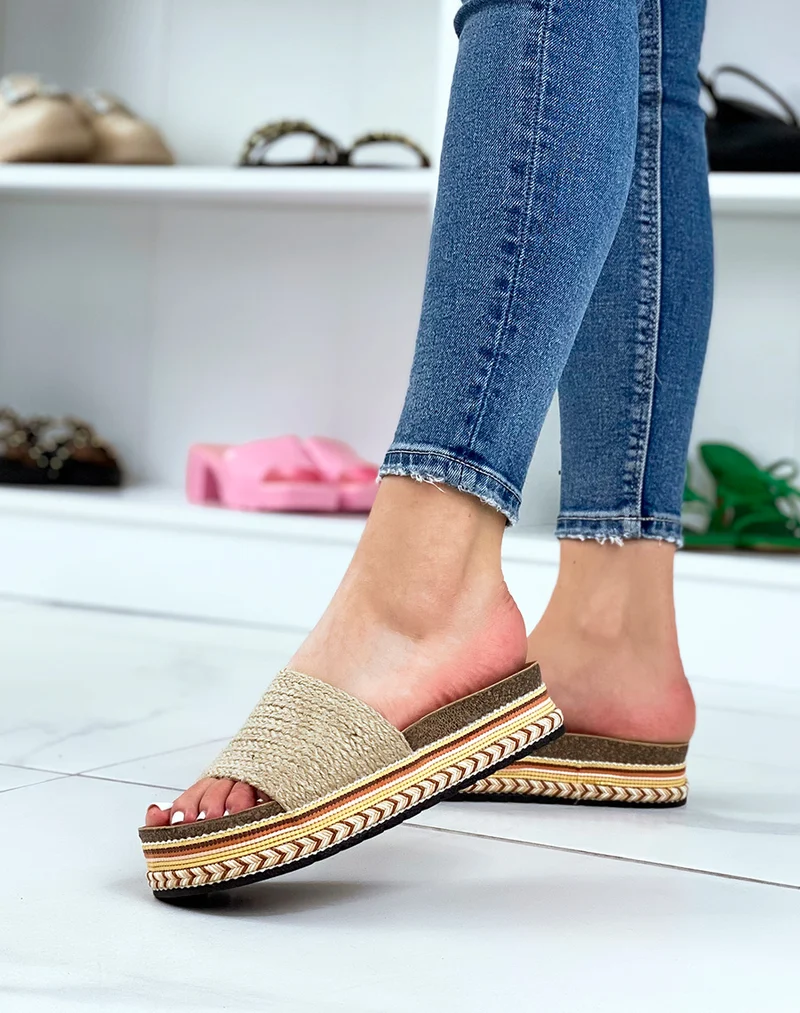 Mules à bride épaisse beige et semelle épaisse style aztèque