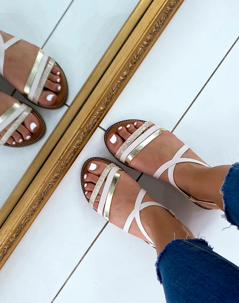 Nu-pieds beige à multiples brides et motif animalier