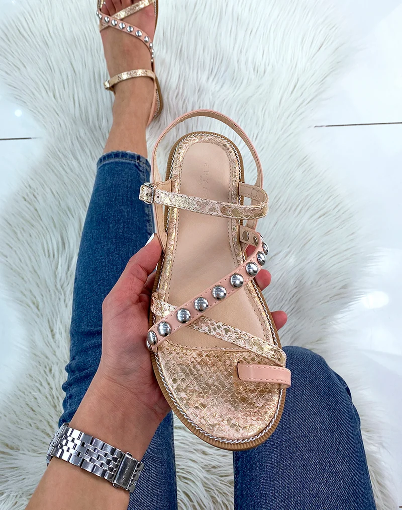 Nu-pieds rose gold à détail clouté