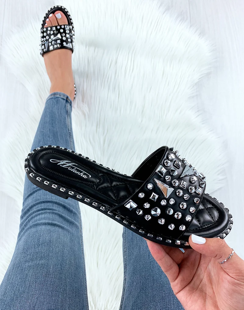 Mules noires à clou