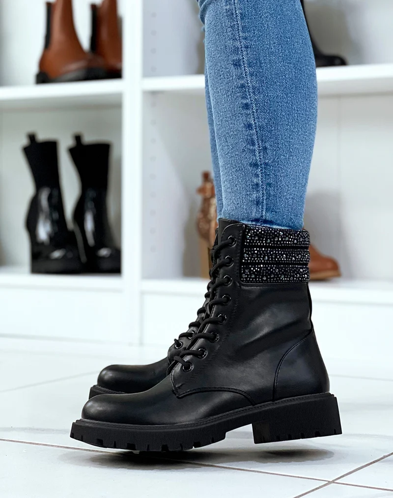 Bottines noires montantes à lacet et à strass