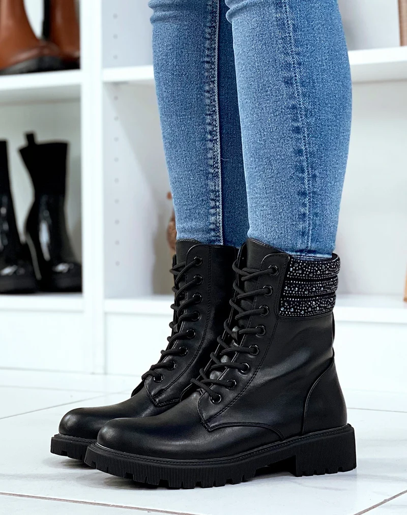 Bottines noires montantes à lacet et à strass