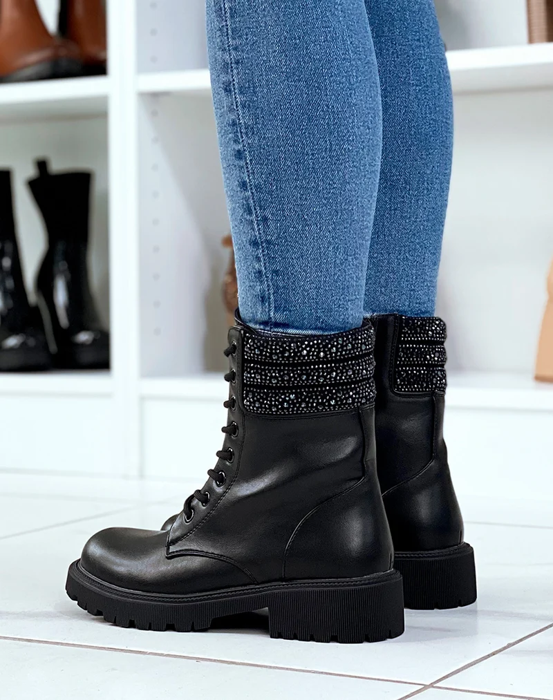 Bottines noires montantes à lacet et à strass