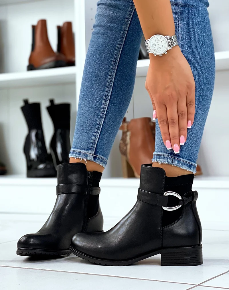 Bottines noires à lanière à anneau argenté