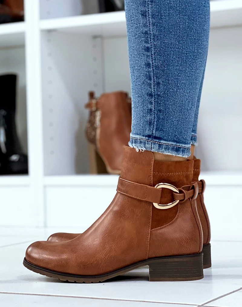 Bottines camel à lanière à anneau doré