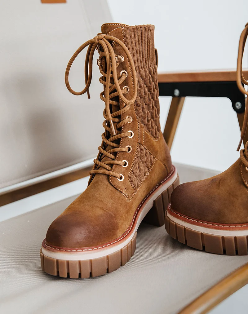 Bottines montantes camel bi-matière à semelle talonnée et crantée