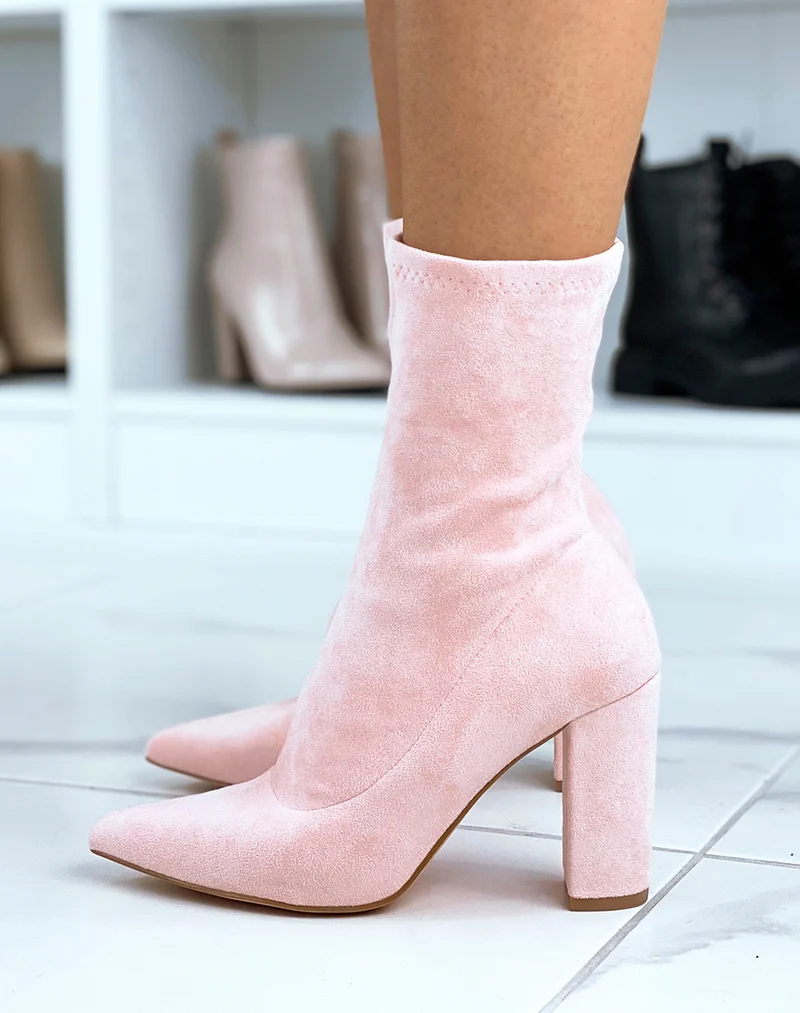 Bottines rose pastel en suédine style chaussette à talon et bout pointu