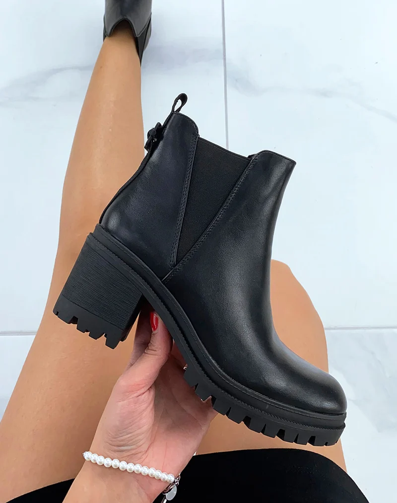 Bottines noires à talon mi-haut